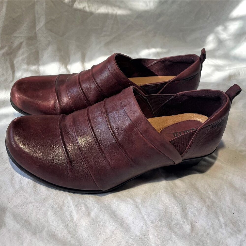 earth sage merlot leather womens size 7.5B shoes slip on brown